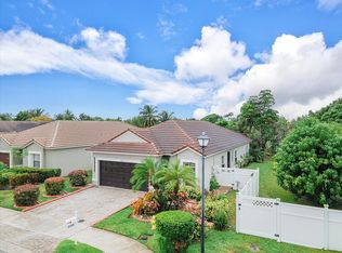 2725 Willow Ln, Lauderdale Lakes, FL 33311