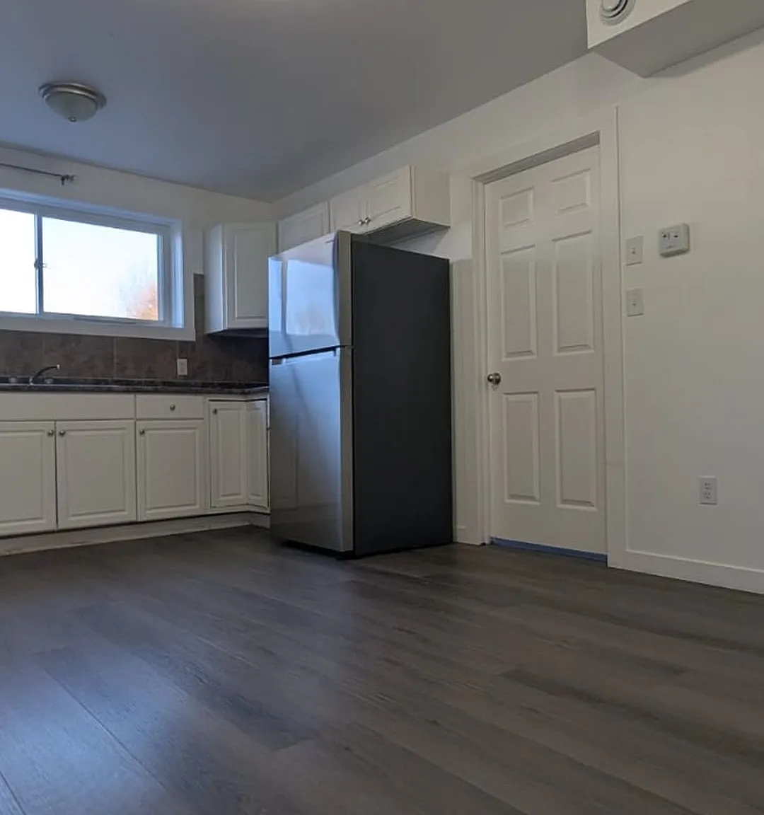 220 Erie St — Photo 3