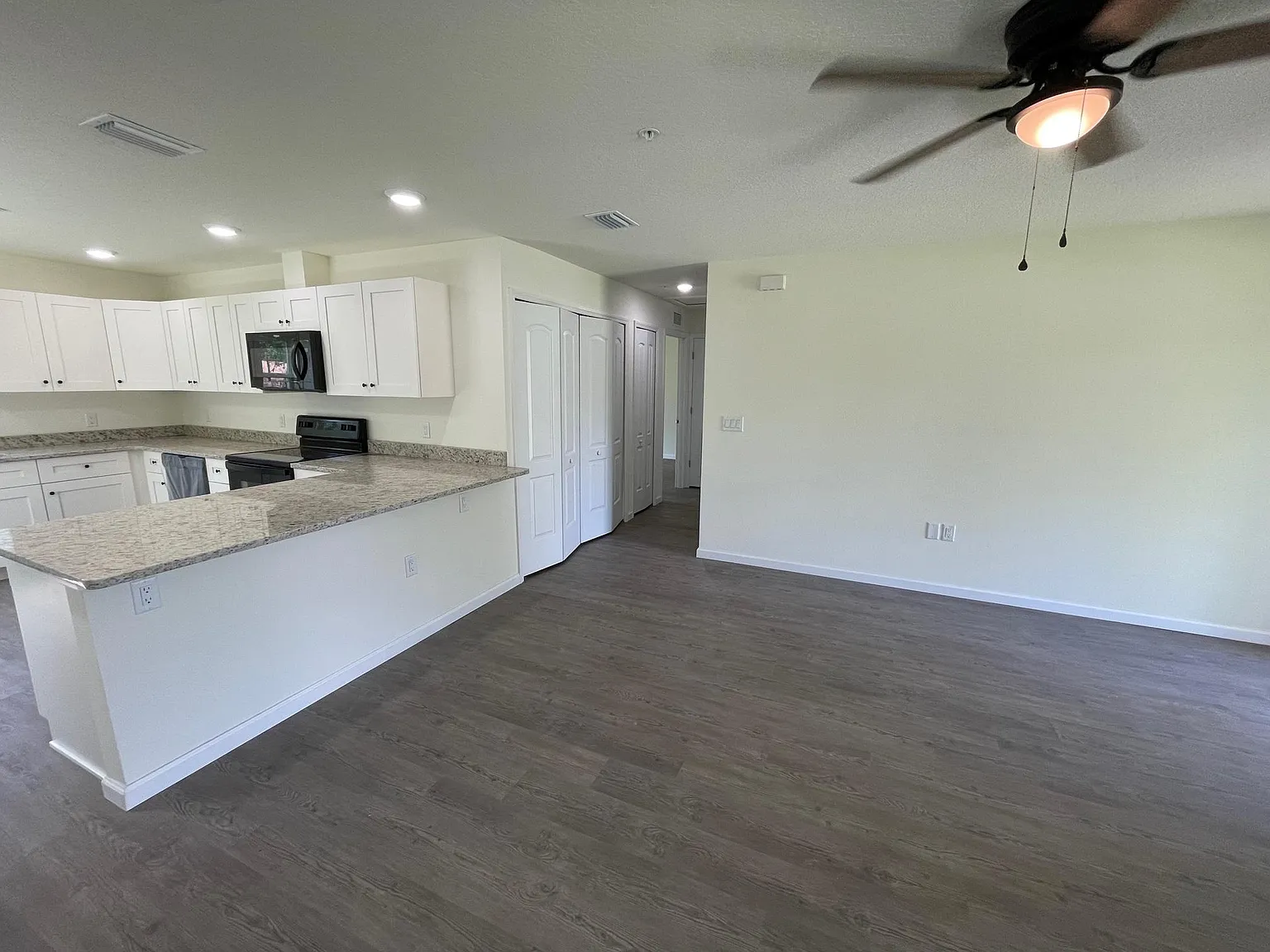 2 bed, 1010 sqft, $1,595 — Photo 3