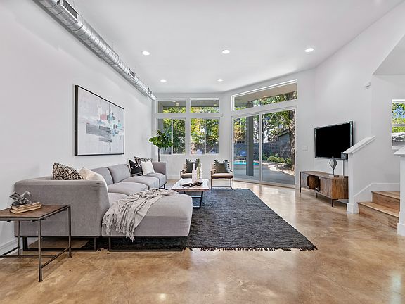 5th image of 3106 Fontana Dr Unit B