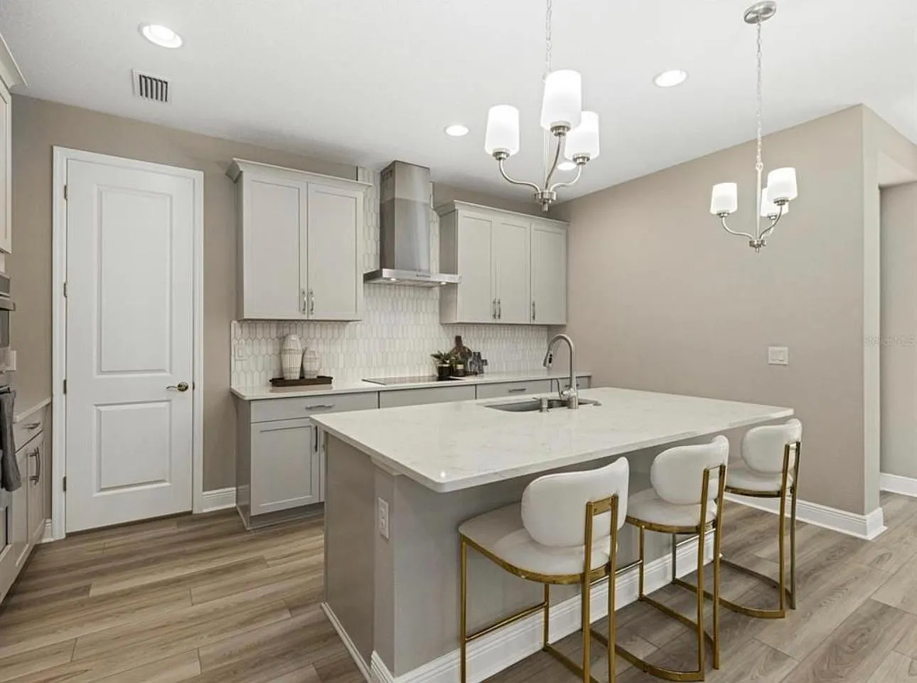 3 bed, 1900 sqft, $3,600 — Photo 4