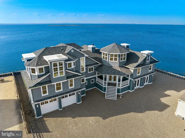 35 W Mississippi Ave, Brant Beach, NJ 08008