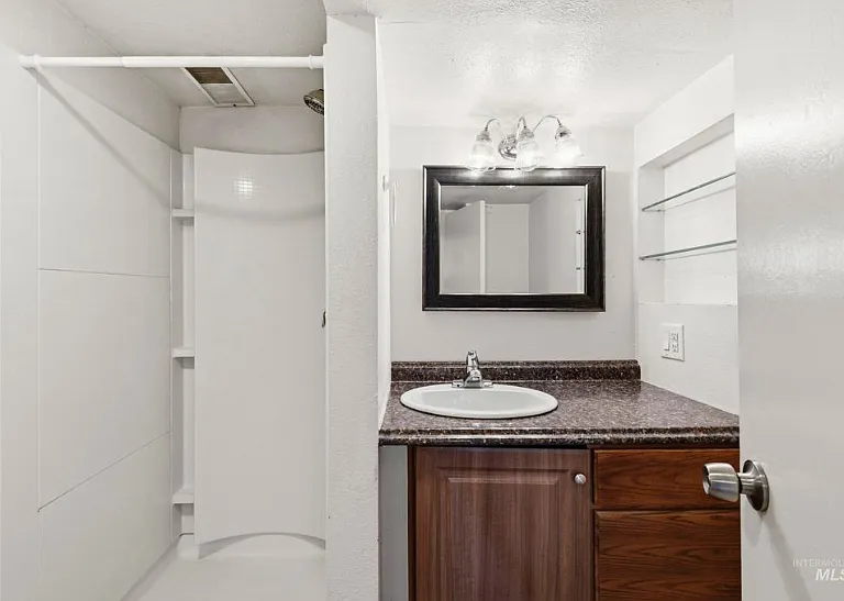 303 W Hazel St #303 — Photo 11