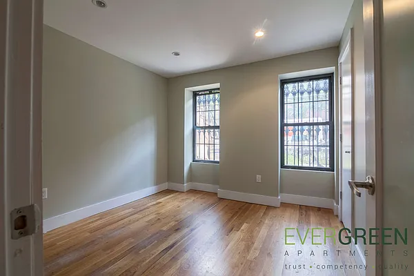 Rented by Evergreen Apartments BK | media 10