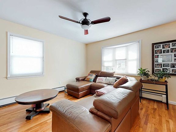 4th image of 40 Pembrook Dr