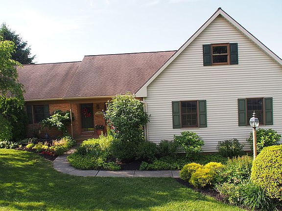 View upper front yard