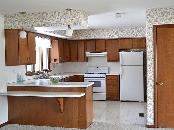 5th image of 100 Greenway Dr