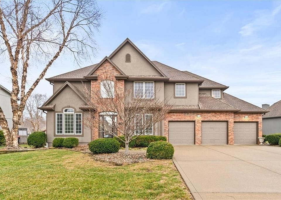 1st image of 5821 NE Coral Dr