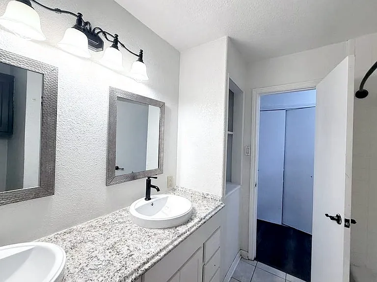1805 Bristol Cv #1805 — Photo 11