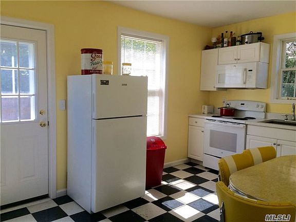 4th image of 8 Carlson Ave