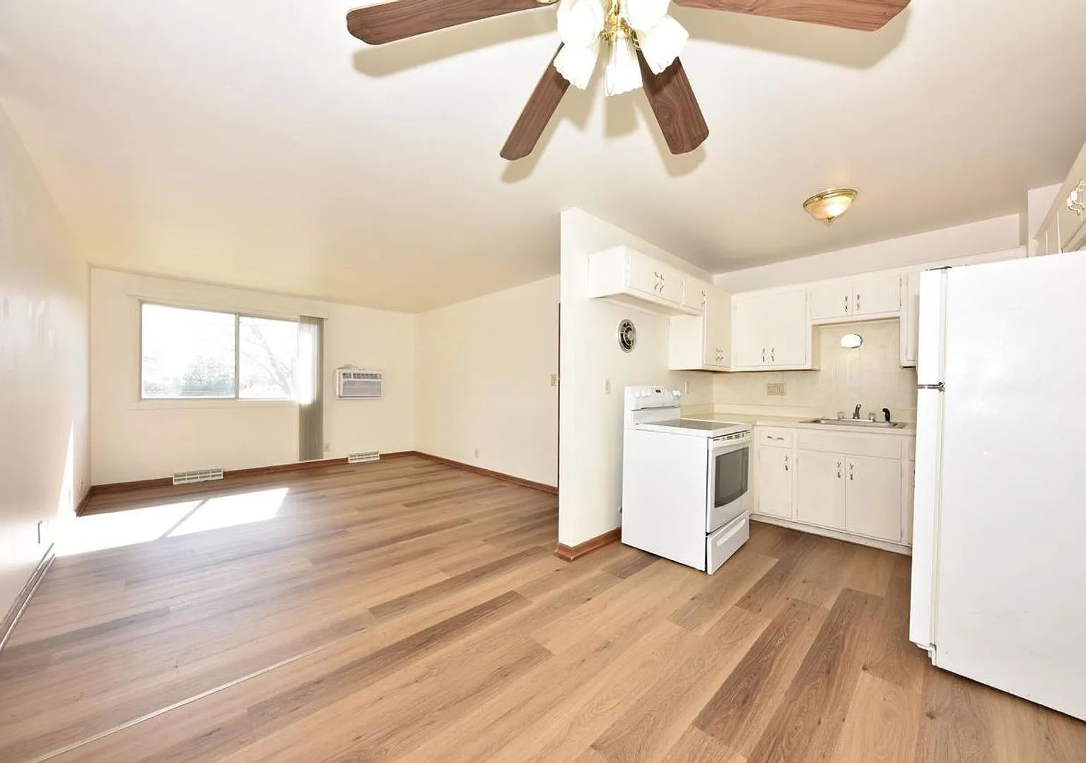 Green Tree and Park Place 2 bedroom apartment — Photo 2