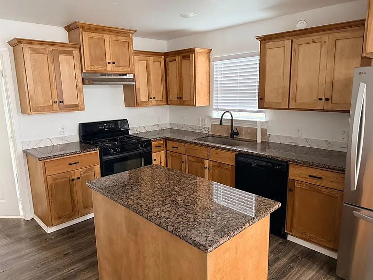 2312 Ross St — Photo 2