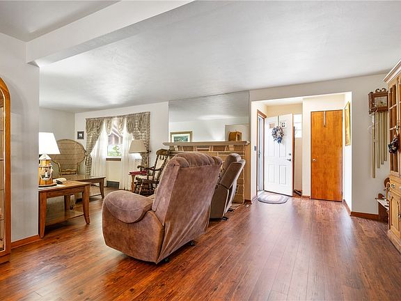 3rd image of 103 Nebraska Dr