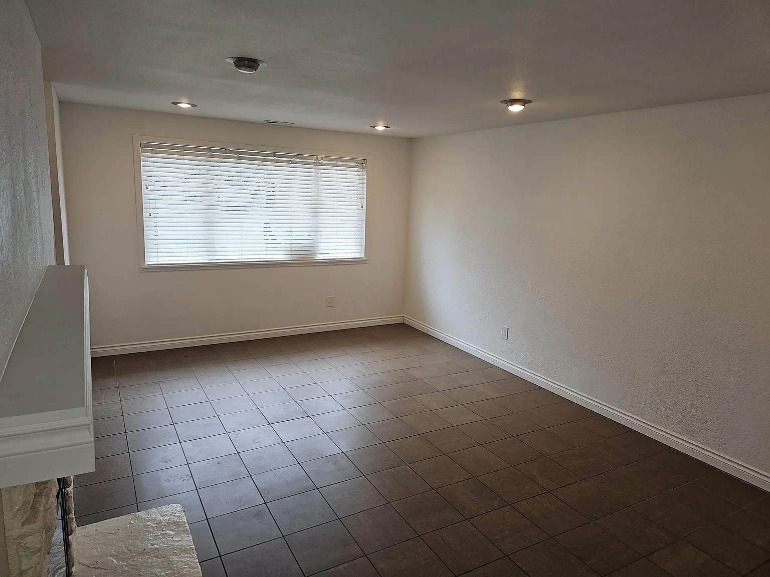 3 bed, 1084 sqft, $2,460 — Photo 4