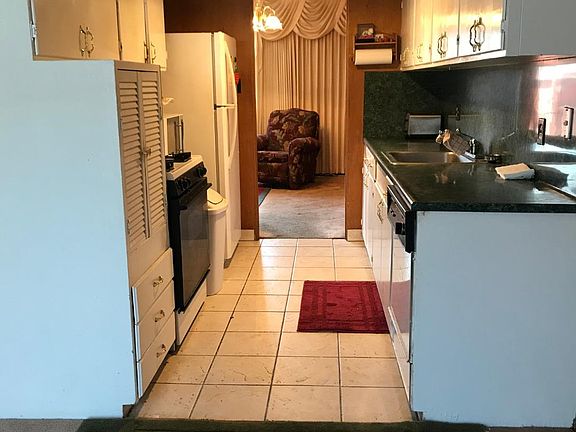 3rd image of 33 McCarthy Ave