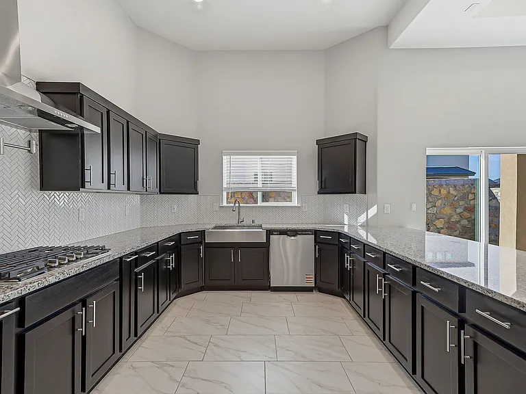 13349 Cinderford Ave — Photo 21