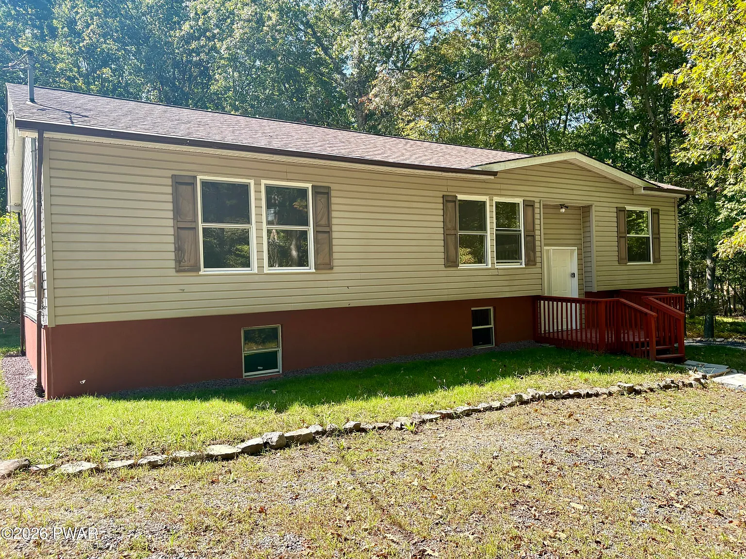 3 bed, 2.0 bath, 1346 sqft, $2,200 — Photo 2