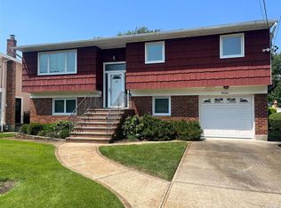 13 Dawson Dr, Valley Stream, NY 11581