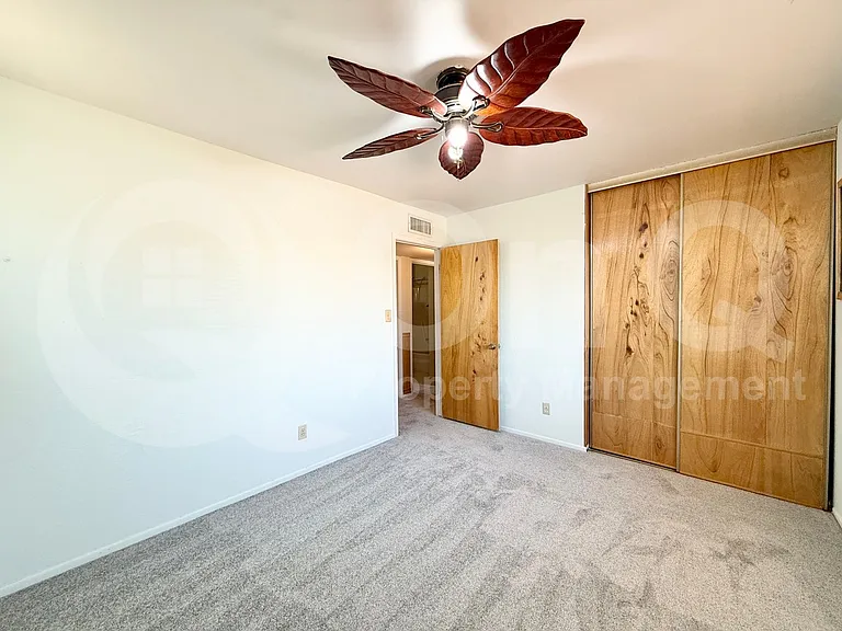 5208 S 40th Pl — Photo 15