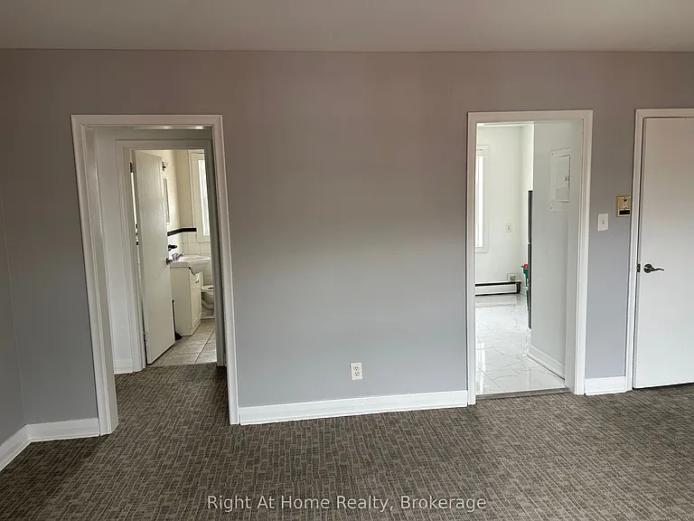 119 Rossland Rd E #4 — Photo 7
