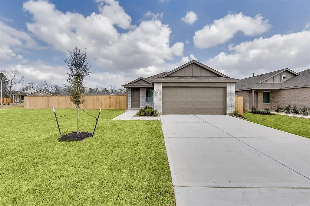 4 bed, 2.0 bath, 1718 sqft, $1,950 — Photo 1