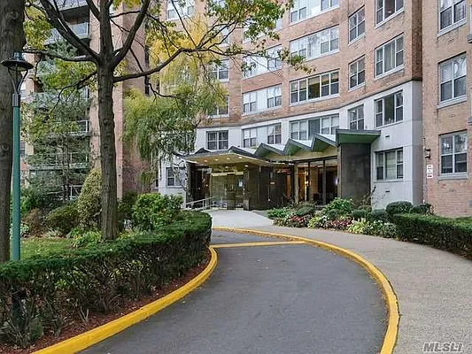 Sold by Daniel Gale Sotheby's International Realty | media 17