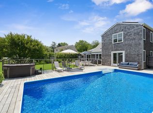 14 Meadowgrass Ln, Southampton, NY 11968