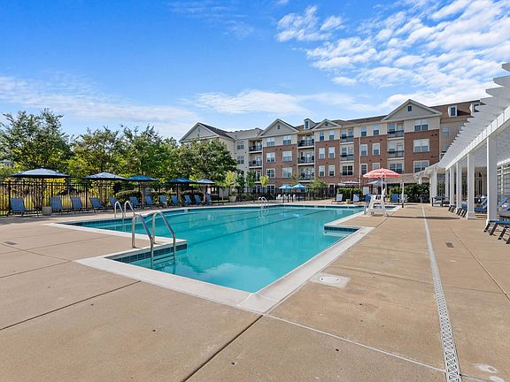 ive into relaxation! Our sparkling pool offers a refreshing oasis for endless summer vibes and fun-filled days.