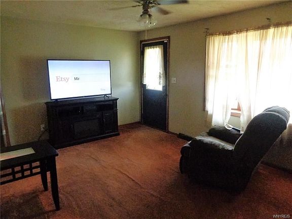 5th image of 131 Wallace Ave