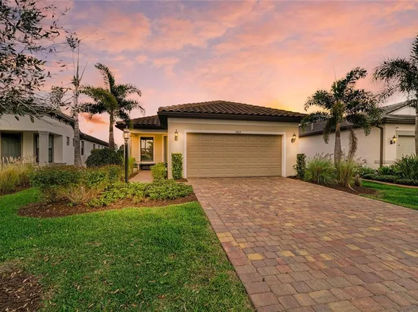 7013 Hanover Ct, Bradenton, FL 34202