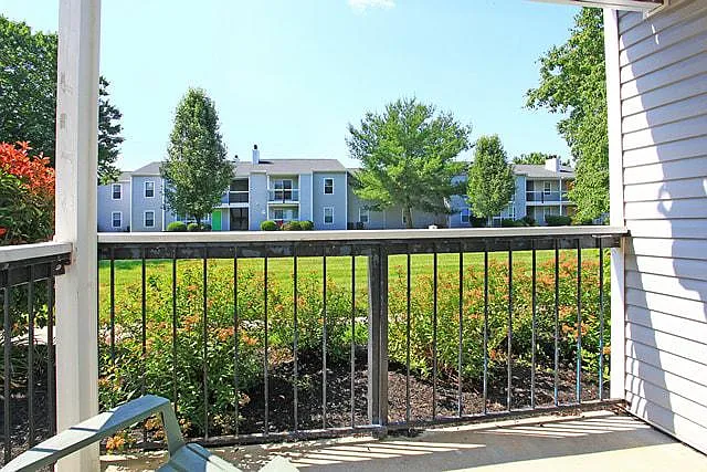 Island Club Apartments — Photo 3