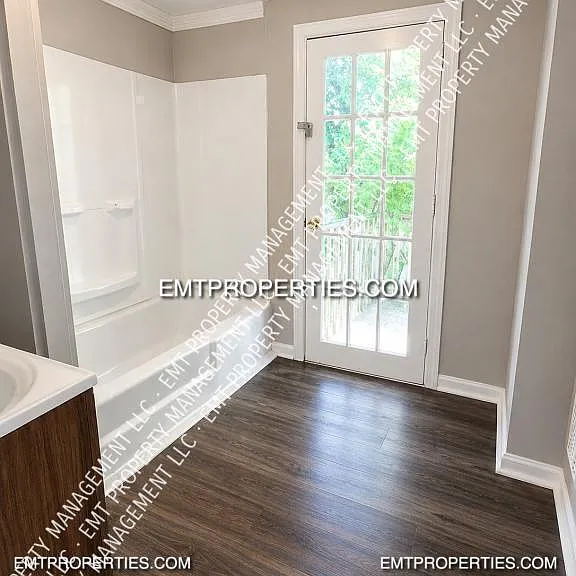 1223 W 5th St — Photo 5