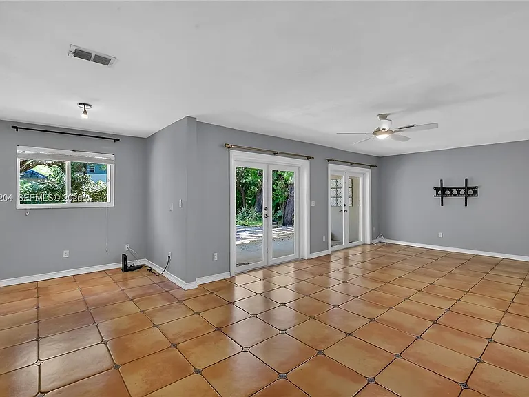 6767 SW 154th St — Photo 9