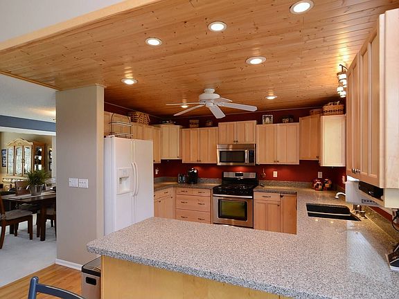10108_silver_maple_circle_MLS_HID683851_ROOMkitche