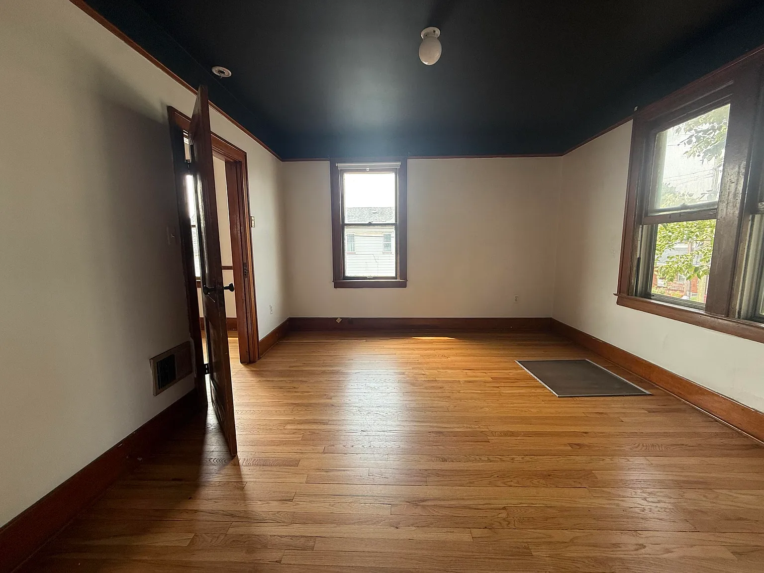 2 bed, 1.0 bath, 600 sqft, $1,200 — Photo 4