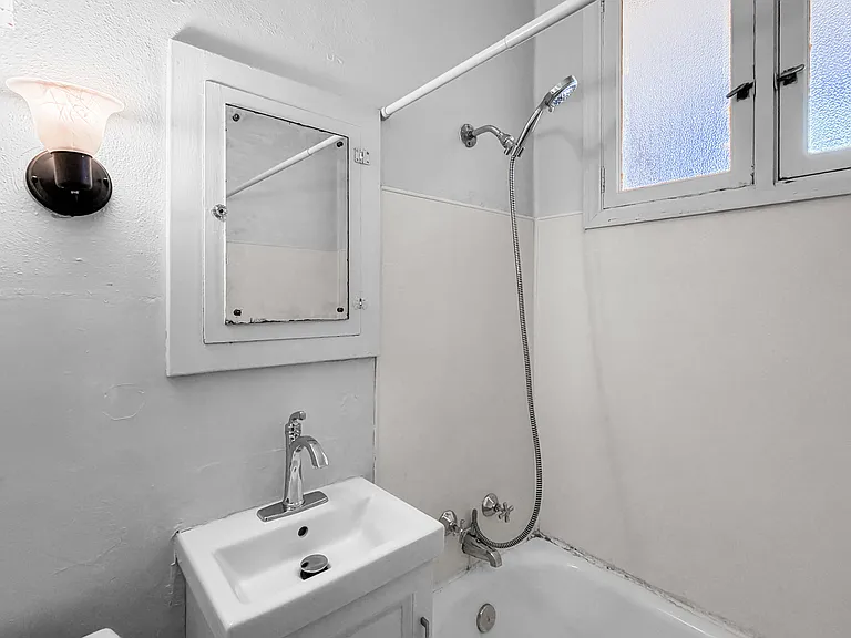 324 1/2 Kittson Ave #A8 — Photo 3