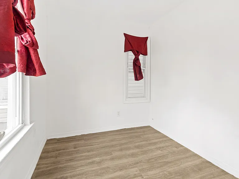 103 E 17th St #2 — Photo 7