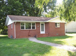 204 S Rinker Ave, Aurora, MO 65605