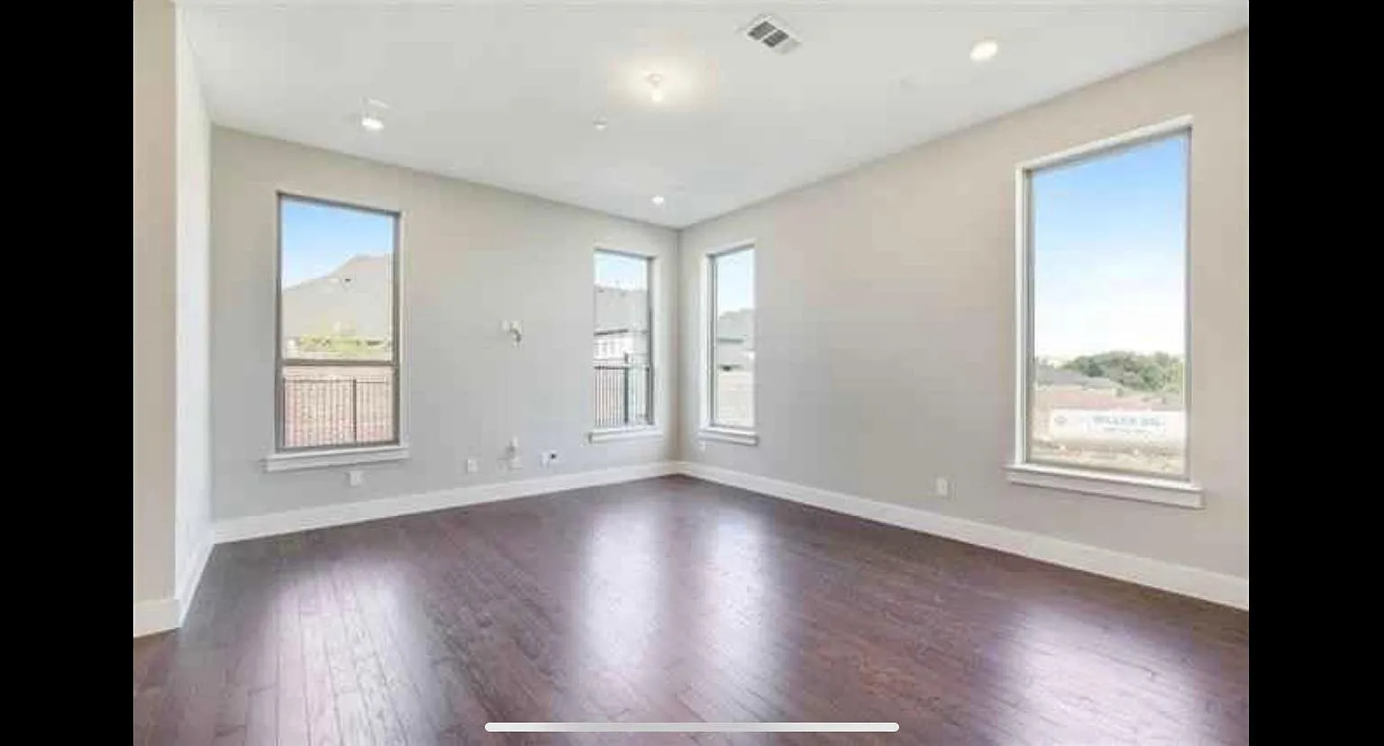 1050 Maverick Dr — Photo 4