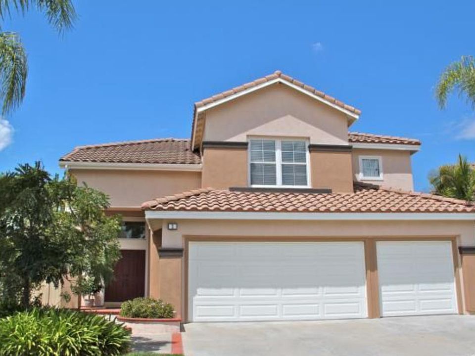 3 car garage. located at the end of a cul de sac.