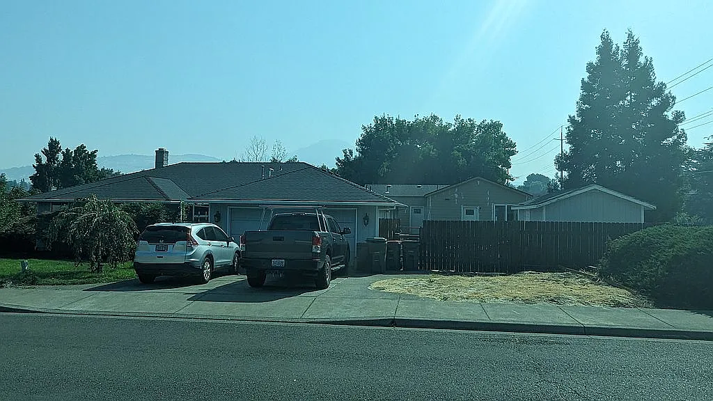 1814 Bristol Dr photo 1