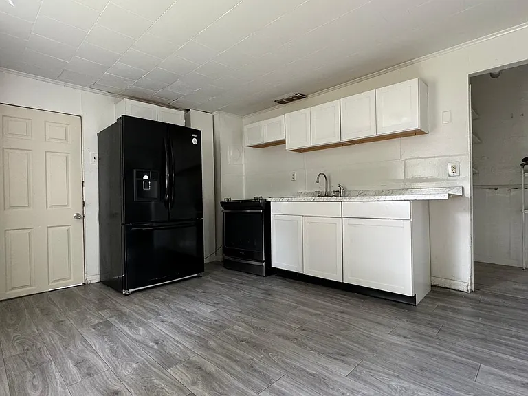 117-119 S Walnut St #120 — Photo 4