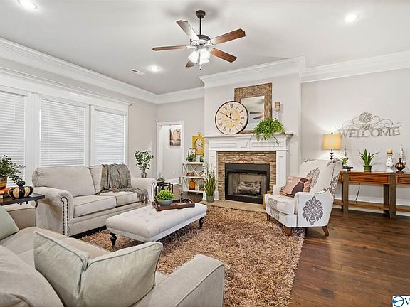 2nd image of 104 Creekmound Dr