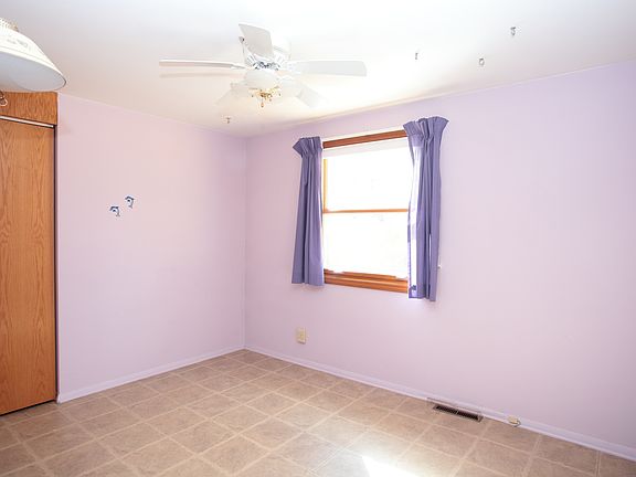 5th image of 402 Hoover Dr