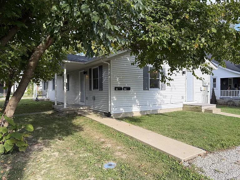 18 Oakwood Ave — Photo 2