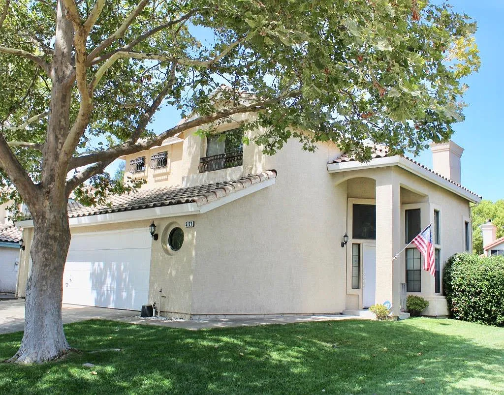 5121 Laguna Woods Dr photo 1