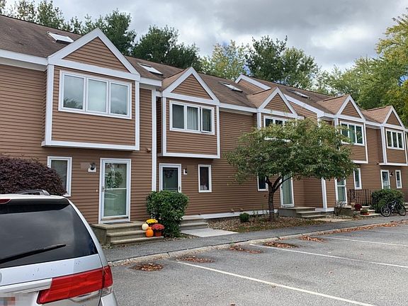 3rd image of 77 Steeplechase Ct