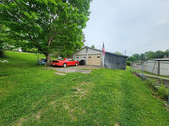 3rd image of 1106 Lawson St