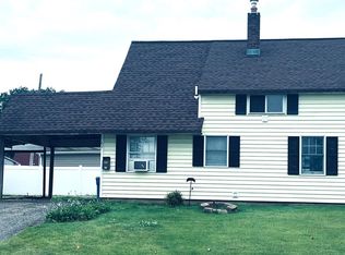 67 Red Maple Ln, Levittown, PA 19055