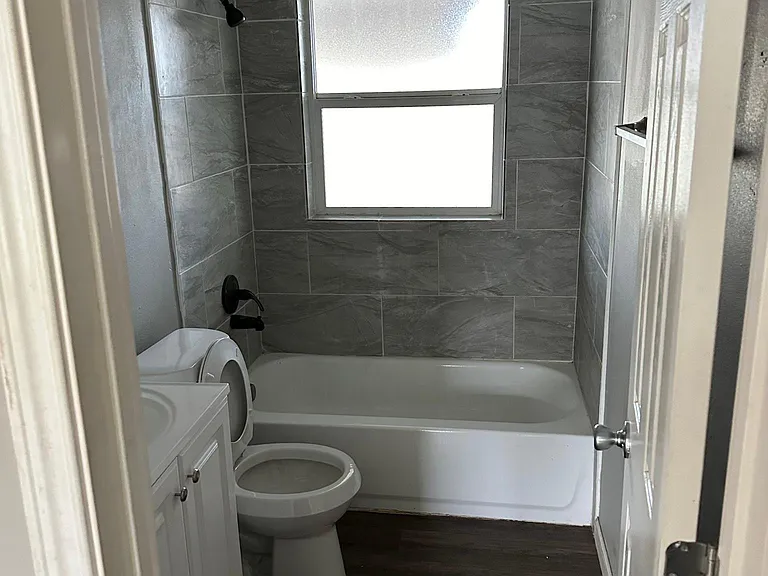 2401 Shropshire St — Photo 22